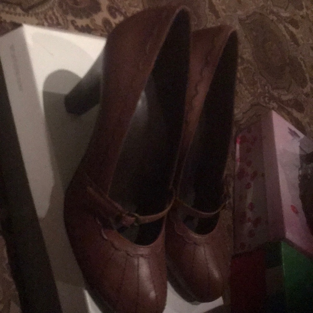 Shoes - Picture 5 of 5